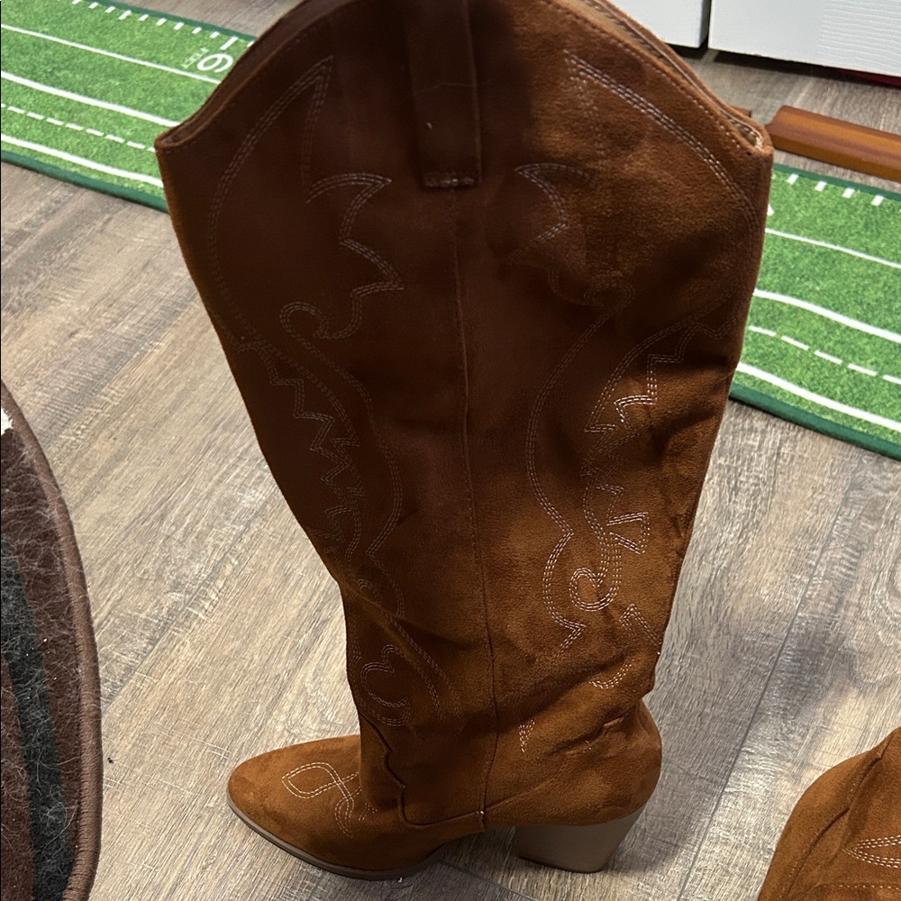 Soda Brown Suede Heeled Boots - Picture 4 of 4